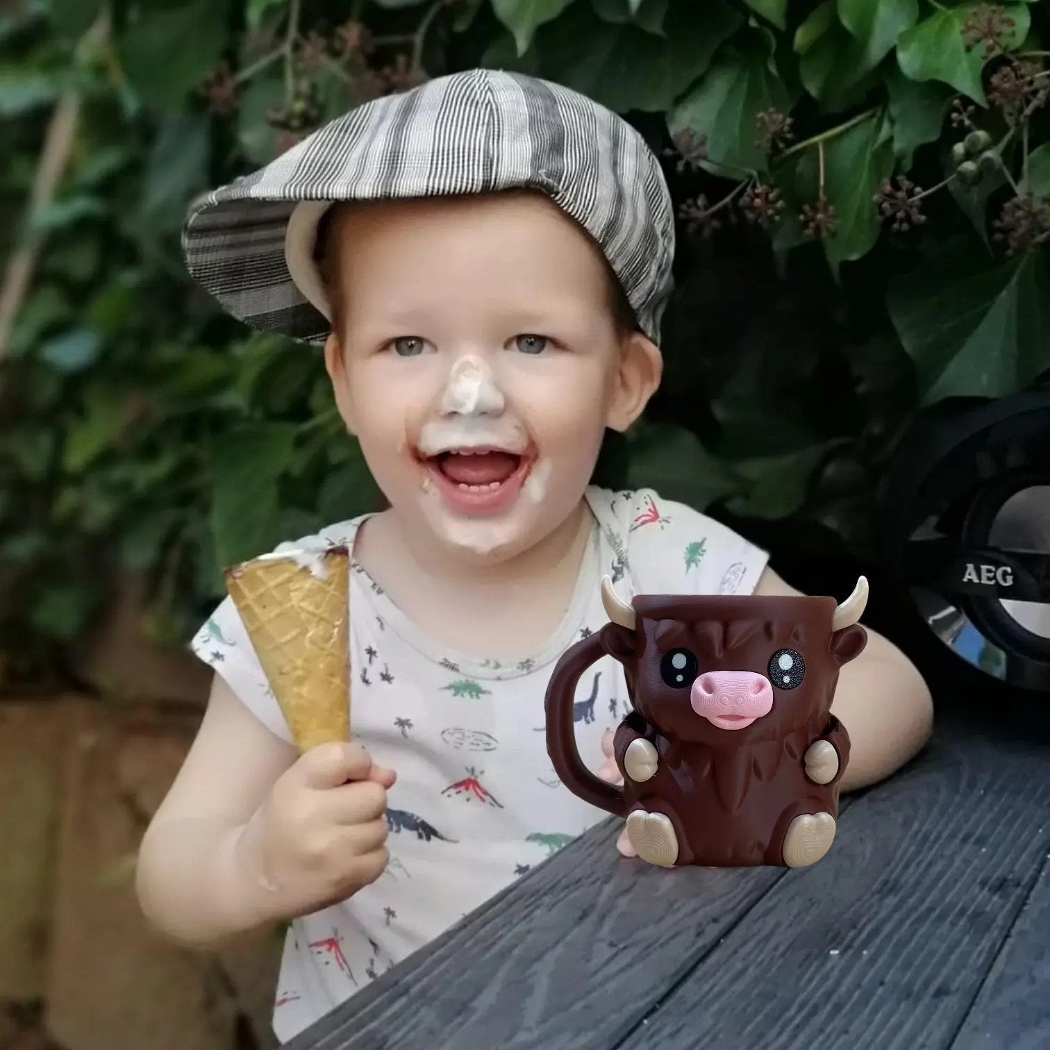 Charming Cow Silicone Cup™ — Keep Your Hands Cozy While Savoring Every Spoonful