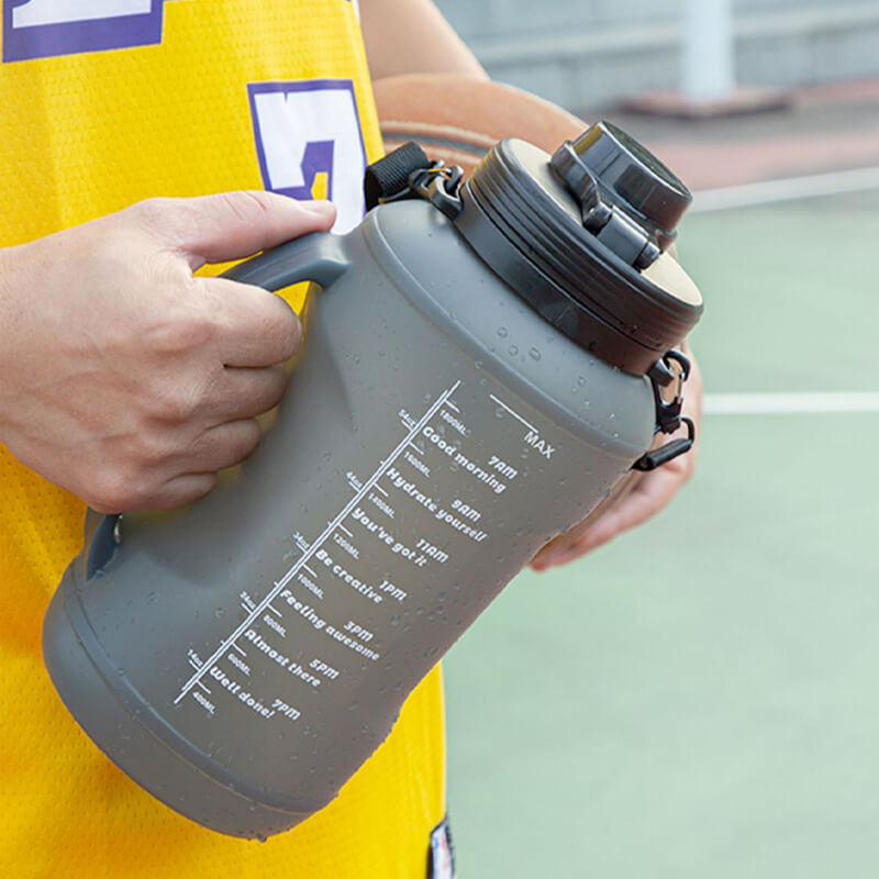 PowerFlask™ — Your ultra-light freedom for endless action and never thirst again!