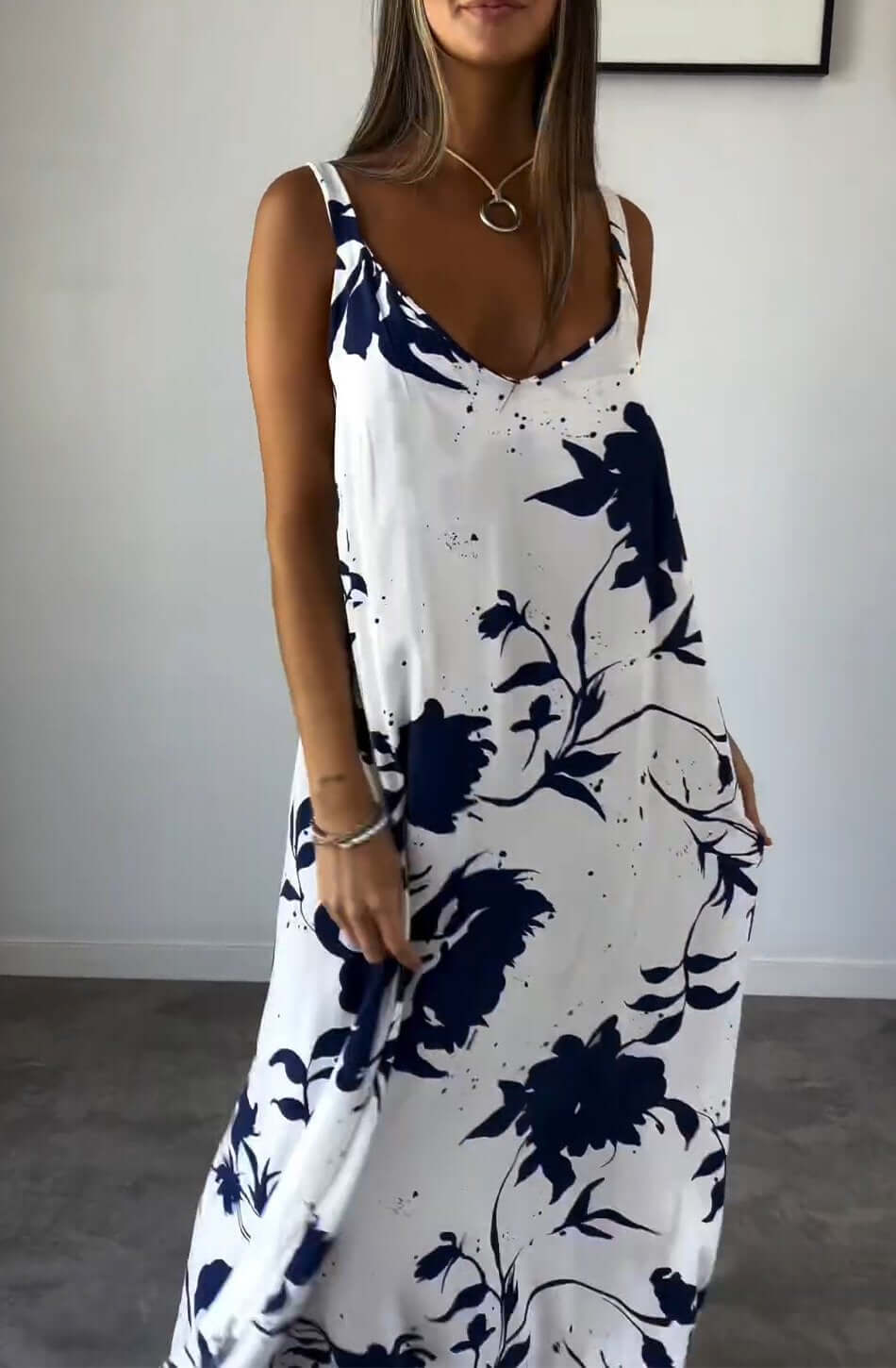 VivaLuxe™ Dress — Command Every Room with Featherlight Flair and Unstoppable Confidence